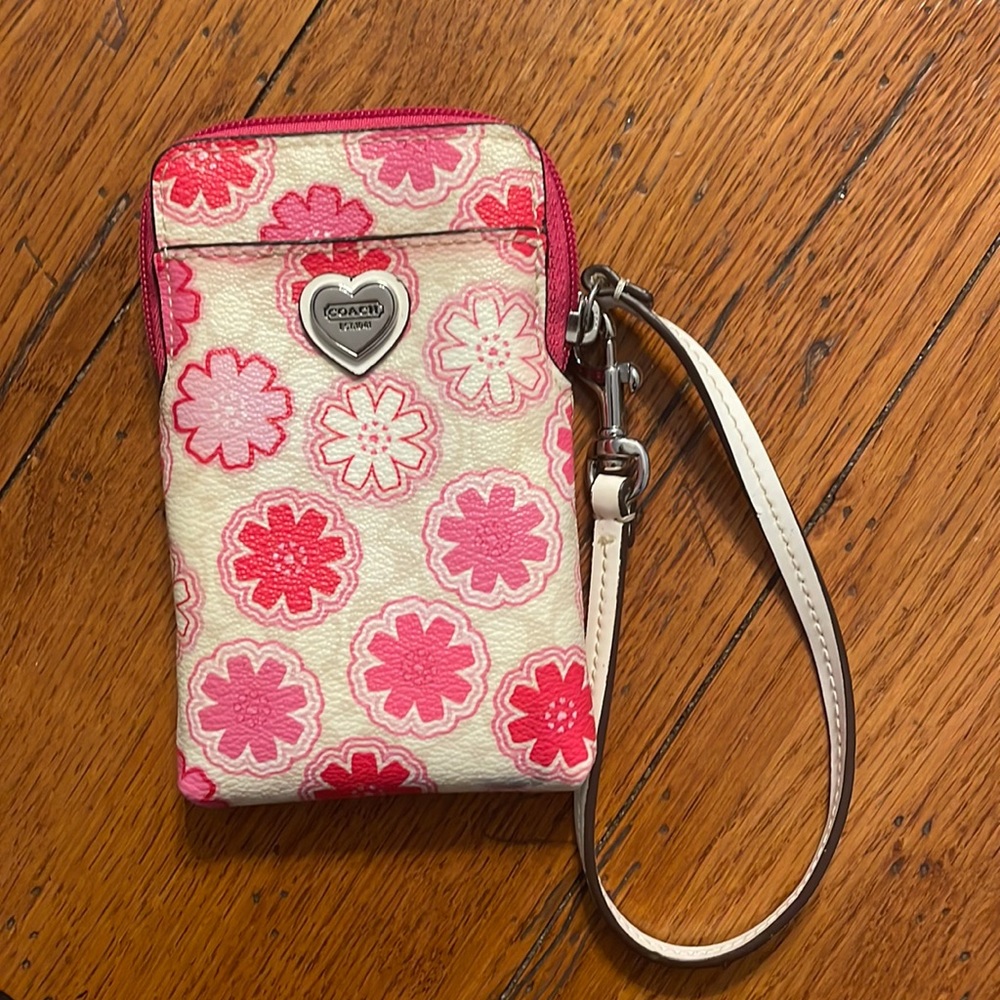 Coach Wristlet 🌸